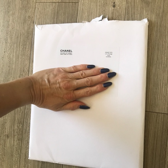 Issue 26 Chanel Magazine! Coffee table conference room book table - Picture 4 of 4